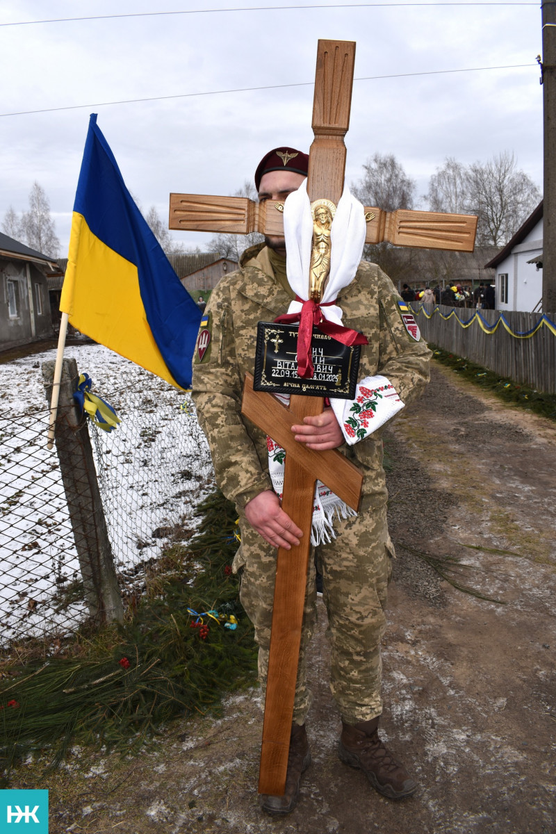 Зійшлося усе село: на Волині в останню дорогу провели полеглого на Курщині молодого Героя Сергія Зімича