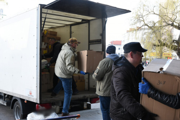 До Луцька надійшла перша машина гуманітарної допомоги із Франції