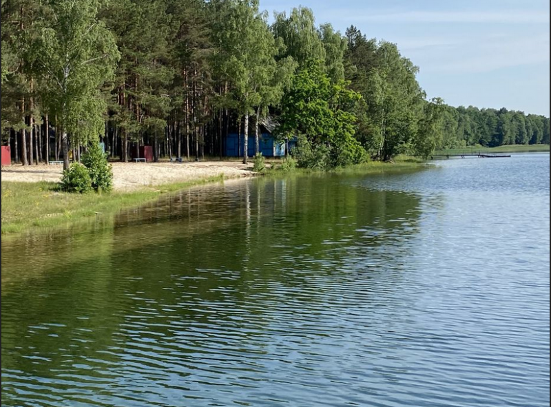 Бюджетний відпочинок на озері Пісочне: які умови пропонують за мінімальну вартість