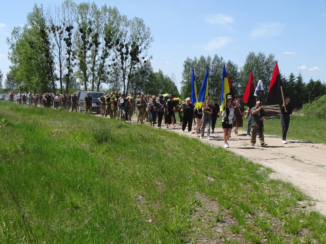 16 місяців вважався зниклим безвісти: на Волині попрощалися з Героєм Дмитром Лободюком