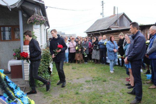 Віддав життя за вільну і незалежну Україну: В останню земну дорогу провели волинського воїна - Андрія Дудіка
