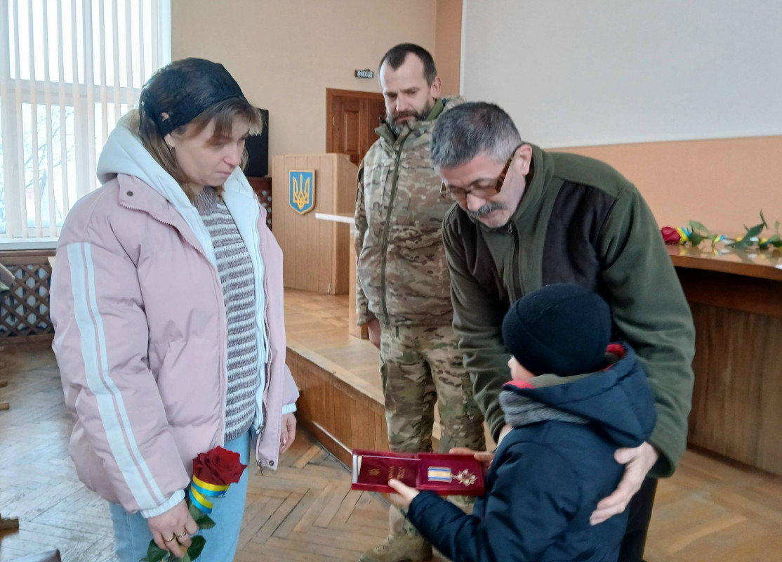 У громаді на Волині рідним Героїв вручили посмертні нагороди воїнів