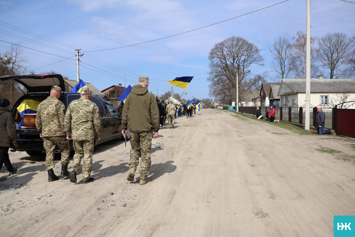 Пройшов АТО та пекло полону: на Волині попрощалися з Героєм Олександром Домальчуком