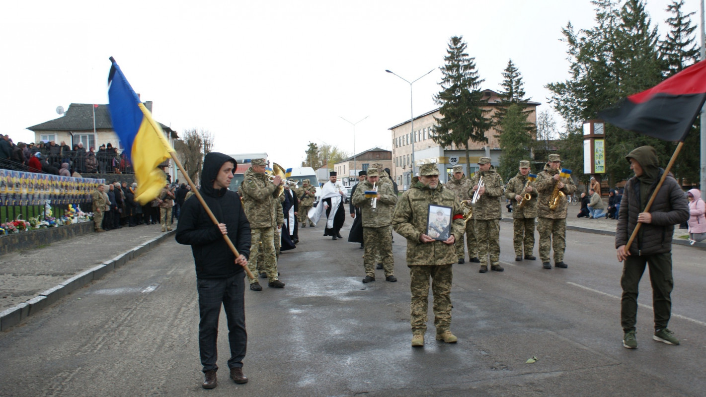 До останнього подиху – за Україну: у Луцькому районі попрощалися з Героєм Сергієм Мандзюком