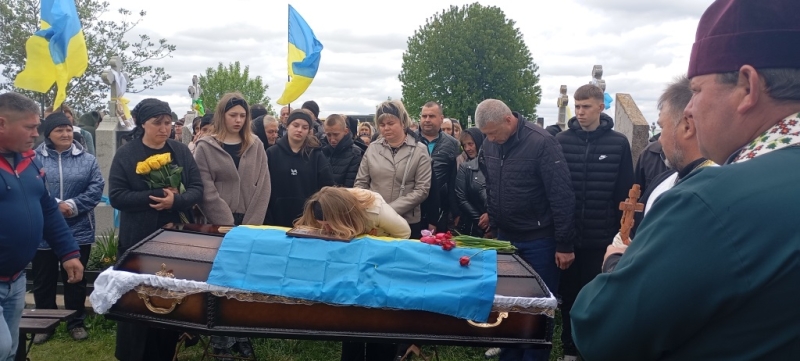 «Мужньо захищав від ворога свою країну»: на Волині в останню дорогу провели військовослужбовця Миколу Марчука