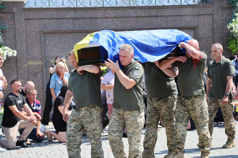 Загинули понад рік тому у Курській області: у Луцьку відбулося прощання з Героями Леонідом Матвійчуком та Олександром Єдинаком