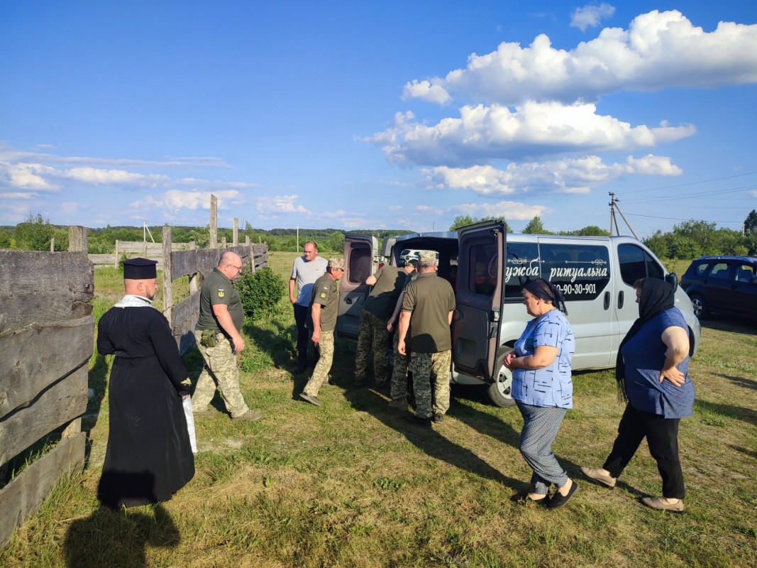Серце зупинилося у лікарні: у Луцькому районі провели в останню путь капітана Олександра Ольховича
