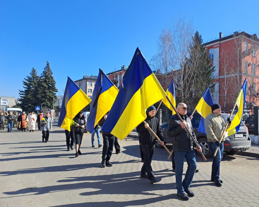 Мав приїхати у відпустку, а повернувся навіки «на щиті»: на Волині попрощалися з Героєм Олександром Маслом