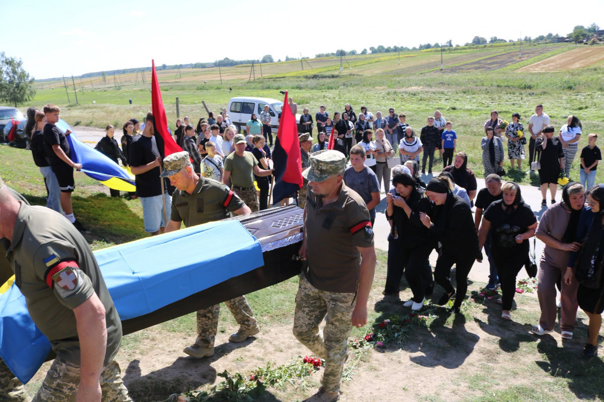 Загинув на Донеччині ще у 2025 році: на Волині провели в останню дорогу захисника Віталія Новосада