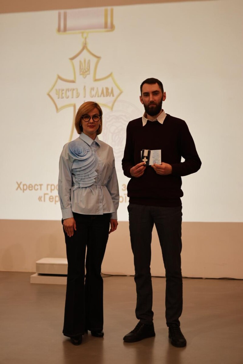 «Герої без зброї»: у Луцьку вручили почесні відзнаки людям, які щодня рятують і допомагають