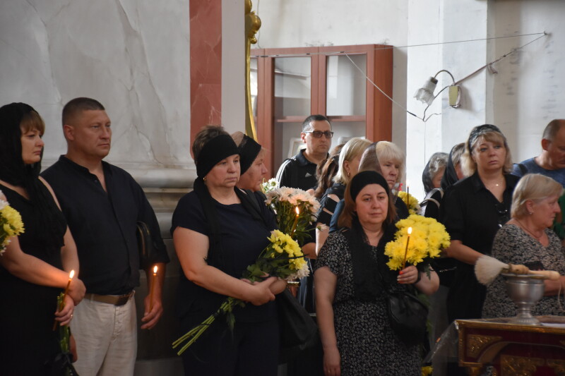 Повернувся «на щиті» через рік після загибелі: у Луцьку в останню дорогу провели Героя Володимира Андрійчука