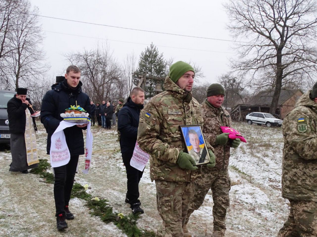 Йому назавжди 24: на Волині попрощалися з Героєм Богданом Ігнатюком