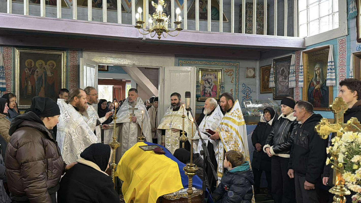 Для синів і донечок був татом, другом і порадником: на Волині в останню земну дорогу провели Героя Руслана Харчика