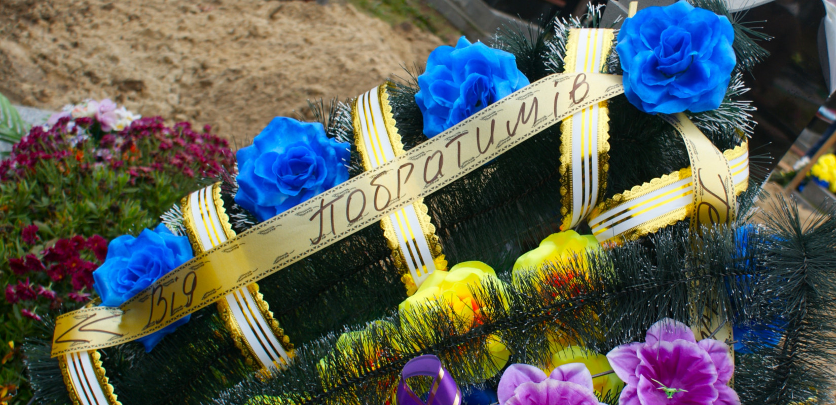 «Встелили всі села квітами, а хлопчика мого немає…»: у громаді на Волині провели в останню дорогу Героя Миколу Загоровця