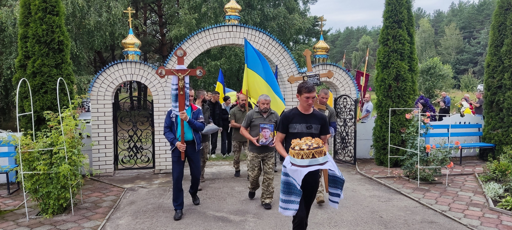 Молоде життя обірвала війна: на Волині попрощалися з Героєм Дмитром Зацерковним