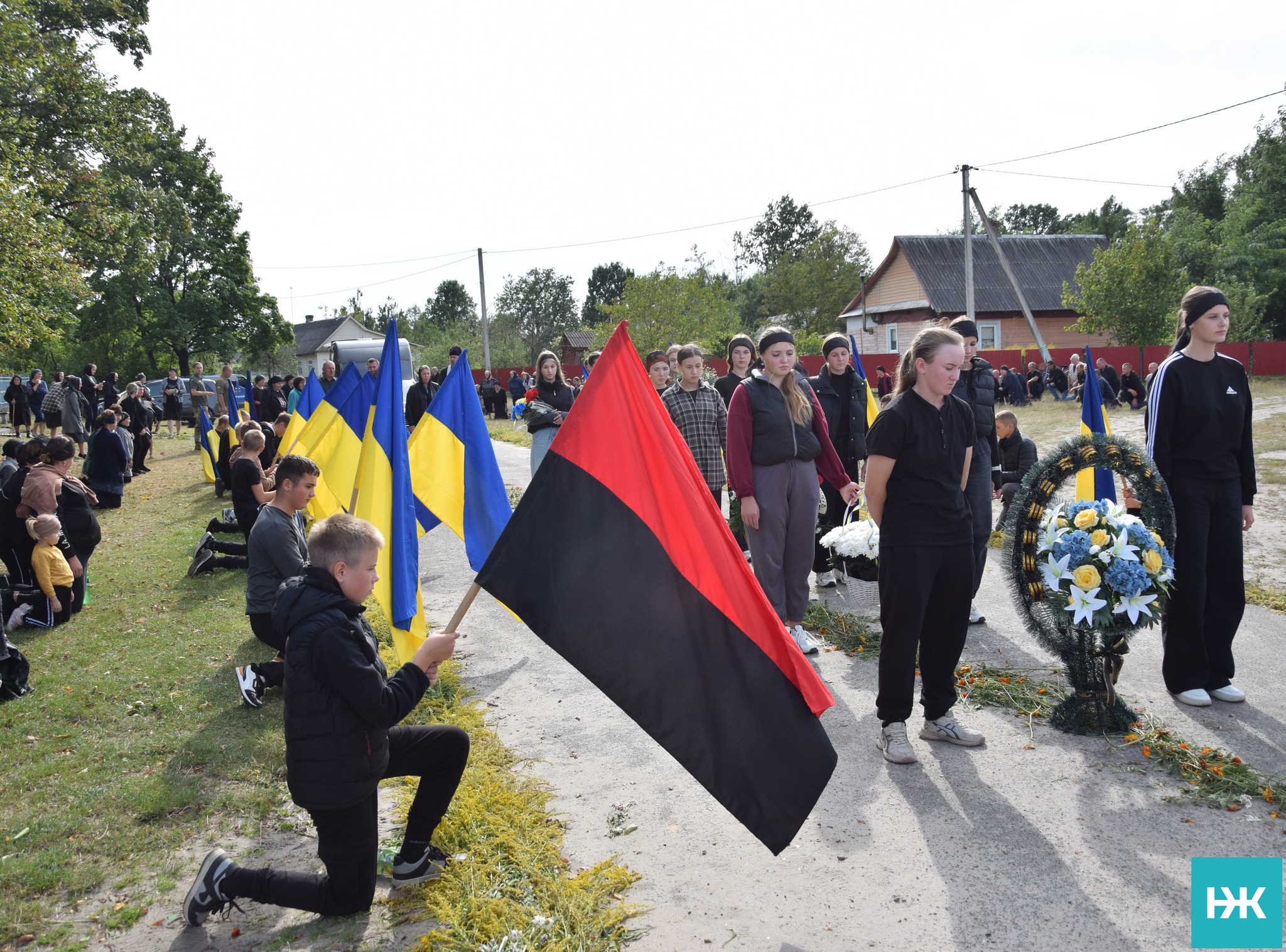 Довгою була дорога додому, бо тривалий час вважався зниклим безвісти: на Волині в останню путь провели воїна Олександра Диня