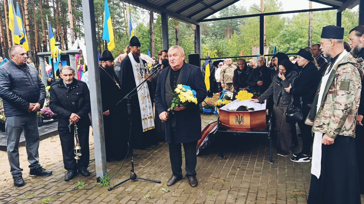 На Волині в останню путь провели 35-річного захисника Володимира Медведюка
