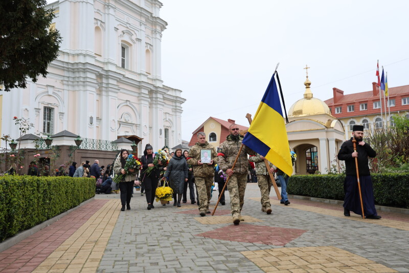 Майже через рік після загибелі у Луцьку попрощалися з 31-річним воїном Андрієм Грицюком