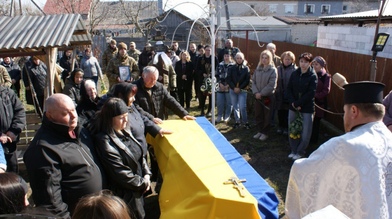 У громаді на Волині попрощалися із 23-річним розвідником «Азова» Назаром Поліщуком