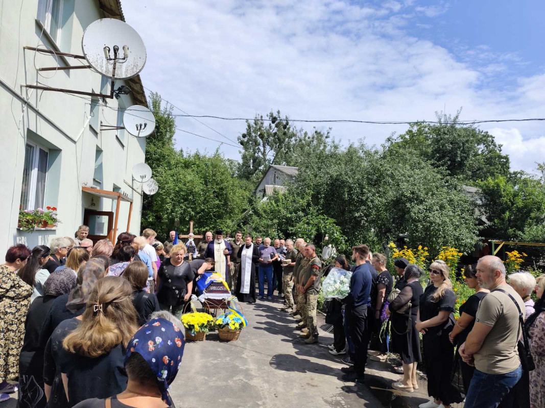 Загинув понад 3 місяці тому: у Луцькому районі поховали 31-річного Героя Петра Низового