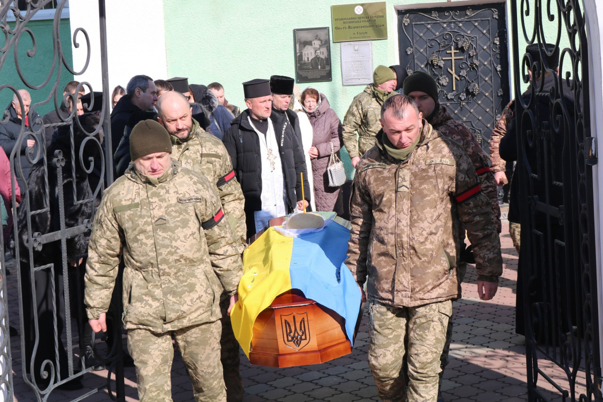 Довгий час вважався зниклим безвісти: на Волині в останню дорогу провели Героя Степана Гебу