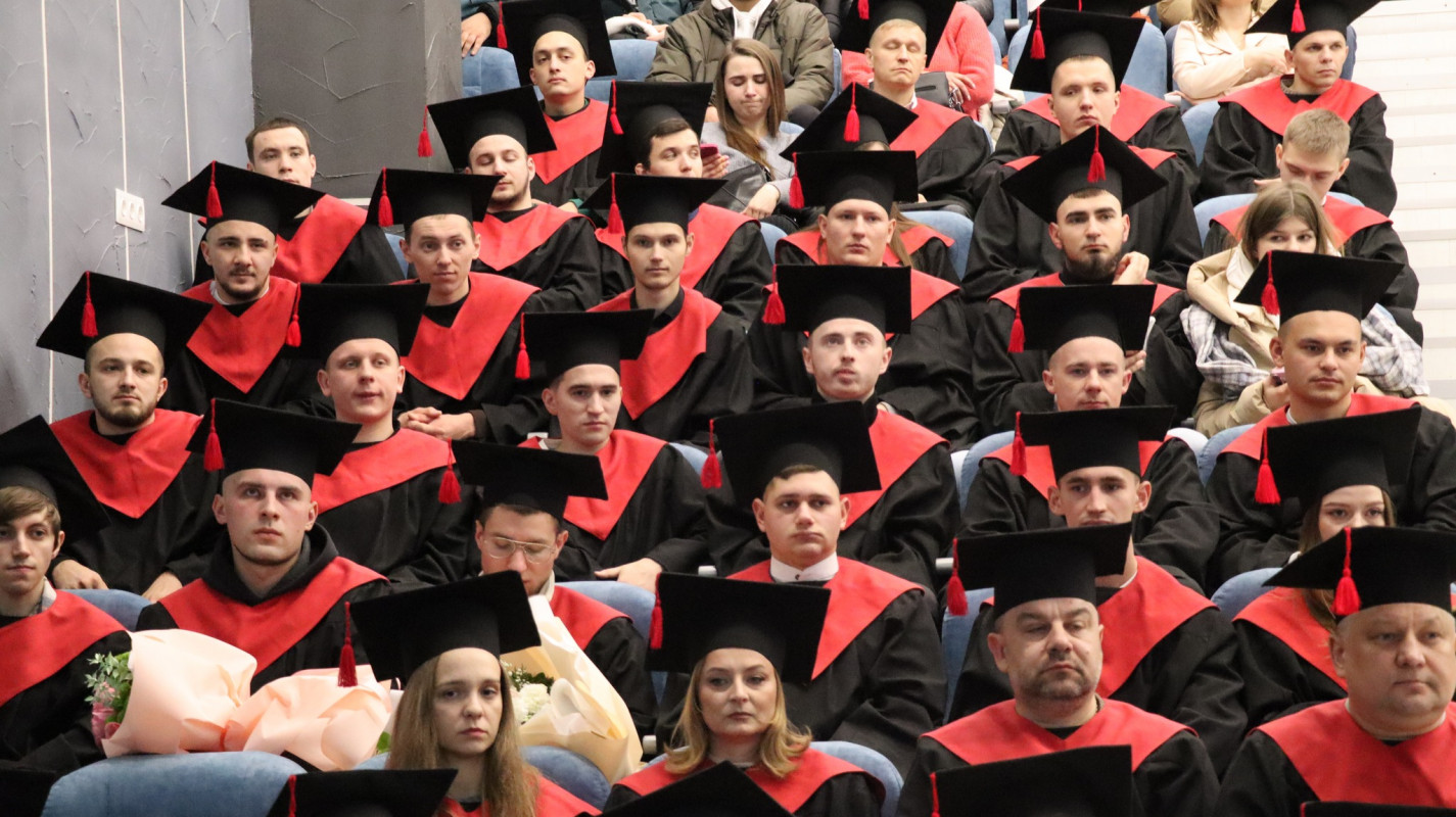 Близько 800 магістрів отримали дипломи в Луцькому національному технічному університеті