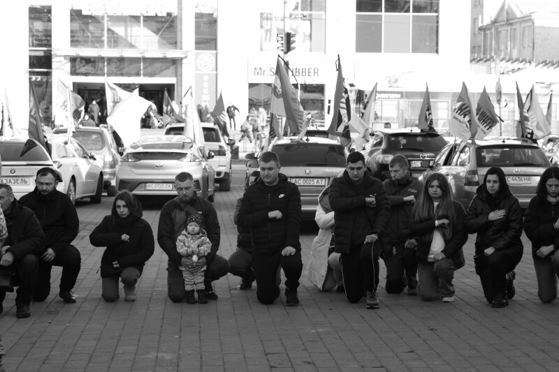 Загинув більше року тому, а поховають лише нині: у Луцьку попрощалися з Героєм Богданом Войтюком