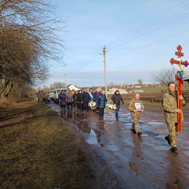 Перебував на лікуванні та сподівався на швидке одужання: на Волині провели в останню путь Героя Олександра Атласа