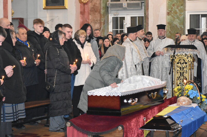 Навіки 53: у Луцьку в останню путь провели полеглого на війні Героя Юрія Смикала