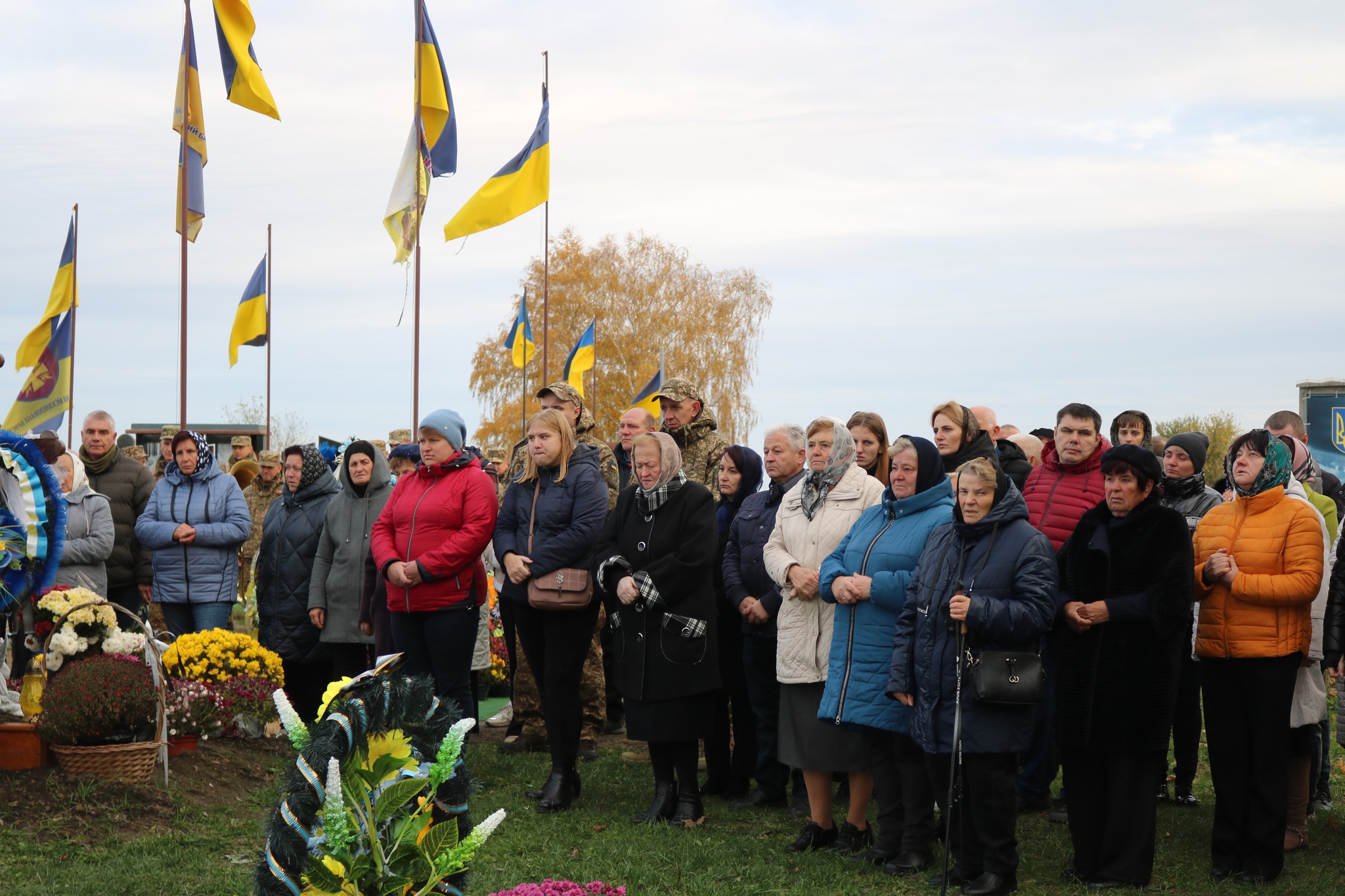 Білим ангелом повернувся додому «на щиті»: на Волині в останню дорогу полеглого на війні Андрія Тихого