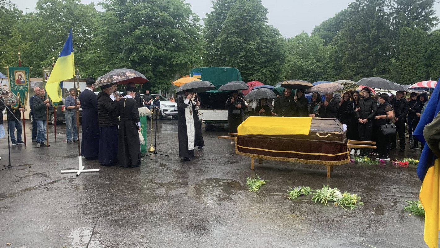 Довго сподівалися, що він живий: на Волині поховали Героя Василя Корінецького, який понад півтора року вважався зниклим безвісти
