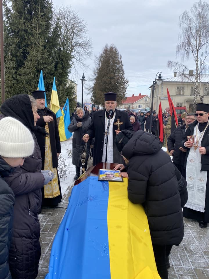 Загинув у бою на Покровському напрямку: у Луцькому районі прощаються із Героєм Андрієм Головчуном