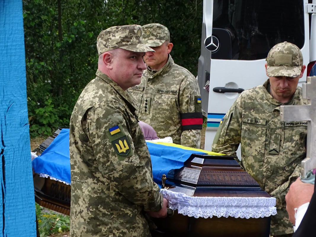 Через майже два роки після загибелі на Волині поховали Героя Валерія Кікавського