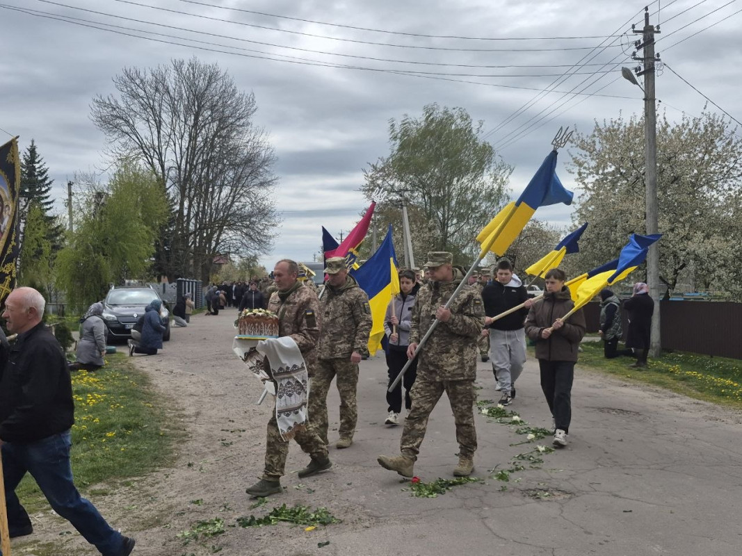 Громада на Волині віддала останню шану загиблому Герою Віктору Гошку
