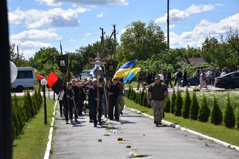 Два роки вважався безвісти зниклим: на Волині попрощалися з Героєм Віктором Шоломом