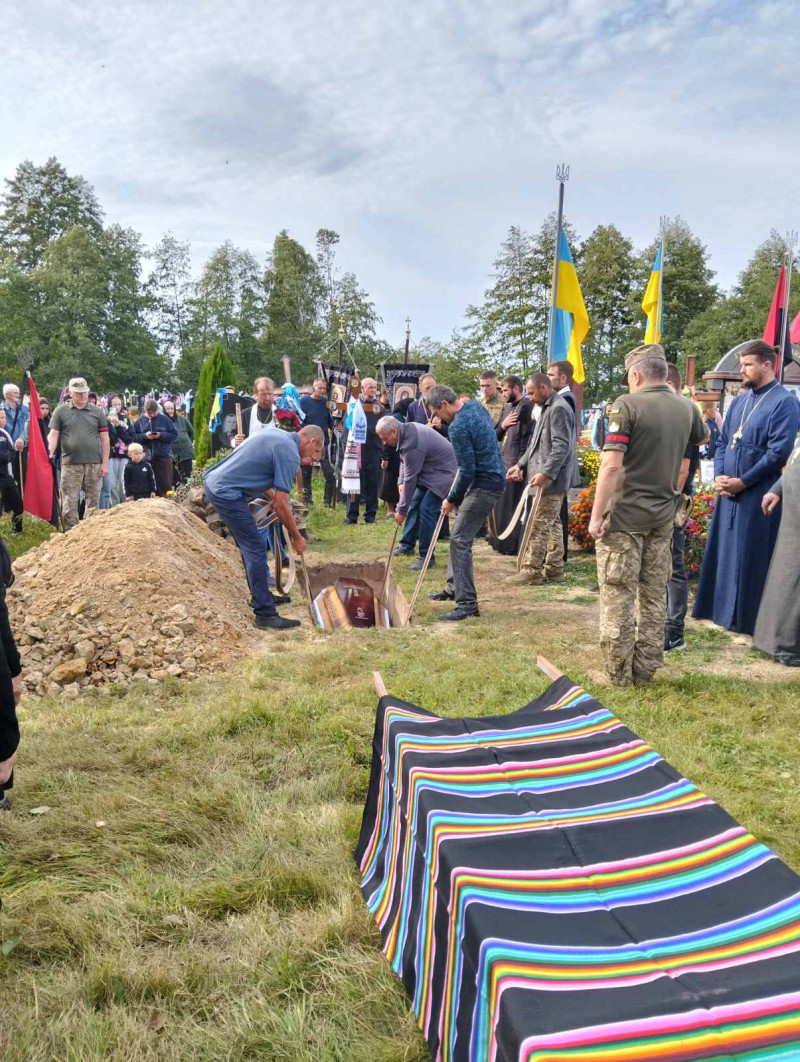 Не встиг створити сім’ю і потішити батьків онуками: на Волині поховали молодого Героя Андрія Денисюка