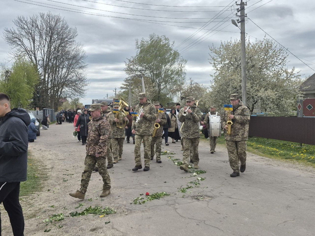 Громада на Волині віддала останню шану загиблому Герою Віктору Гошку