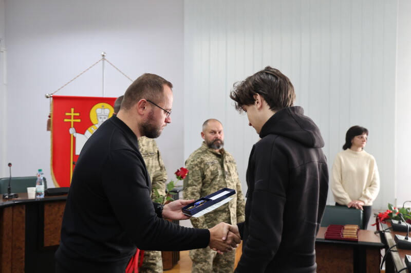 У Луцьку родинам загиблих воїнів вручили державні нагороди