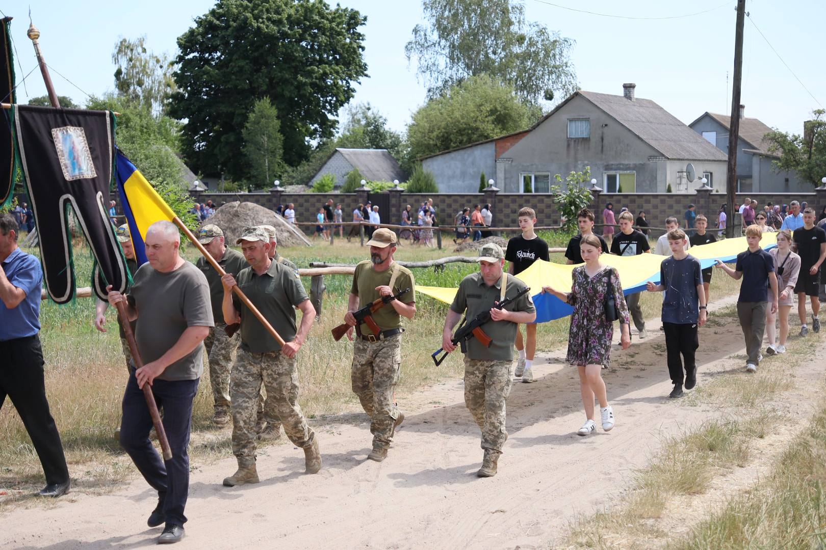8 місяців вважався зниклим безвісти: на Волині в останню путь провели Героя Анатолія Янчука