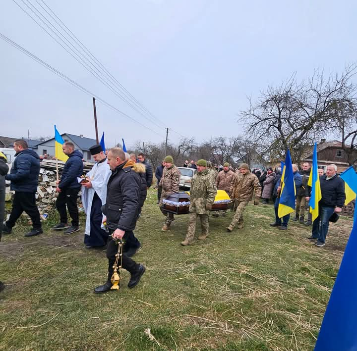 Найменший син ще тільки п'ятикласник: на Волині попрощалися із загиблим Героєм, багатодітним батьком Олександром Музикою