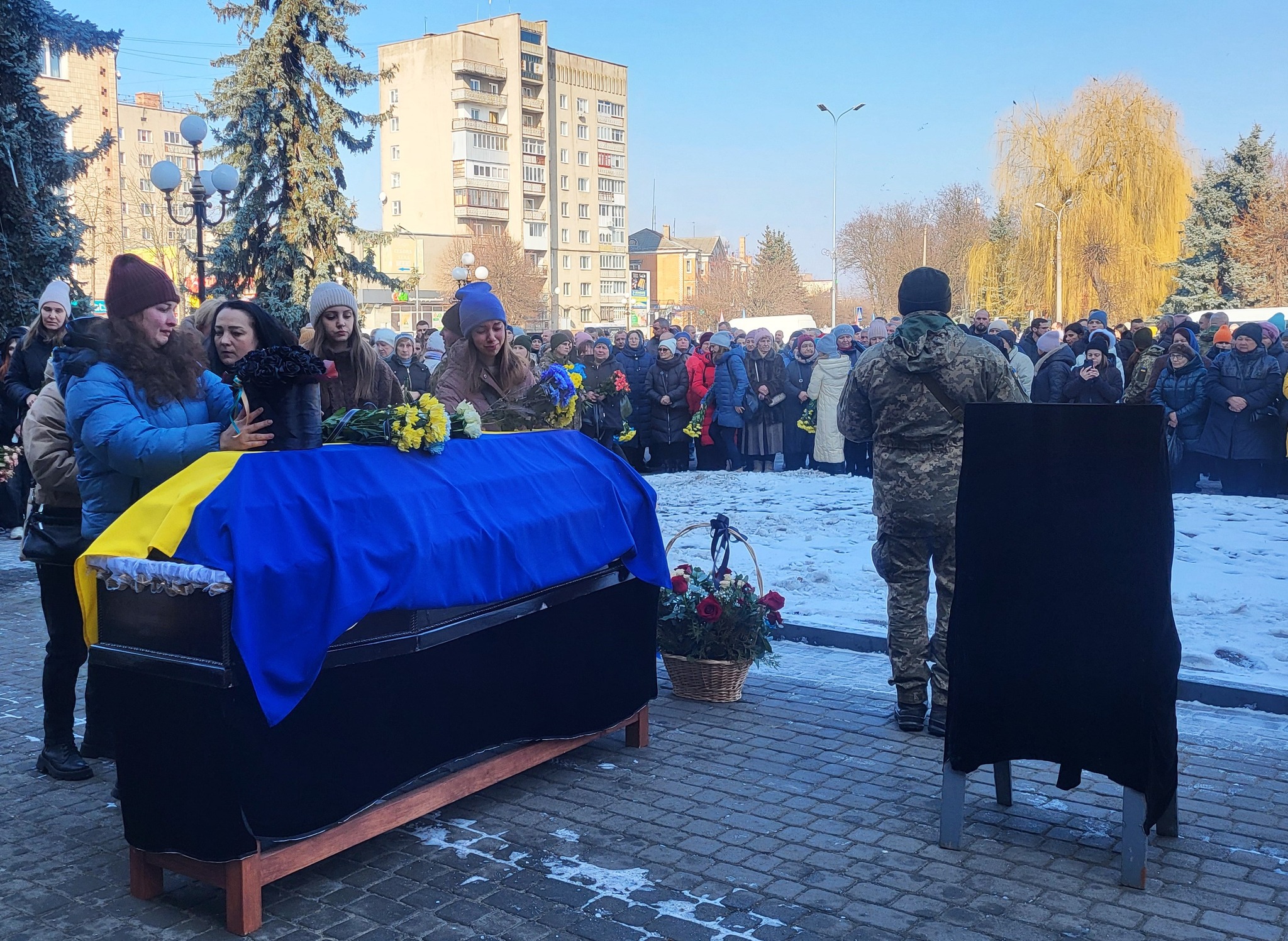 Приклад справжнього чоловіка, тата, наставника, вихователя: на Волині попрощалися з Героєм Миколою Боршуляком