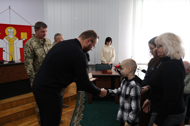 У Луцьку родинам загиблих воїнів вручили державні нагороди