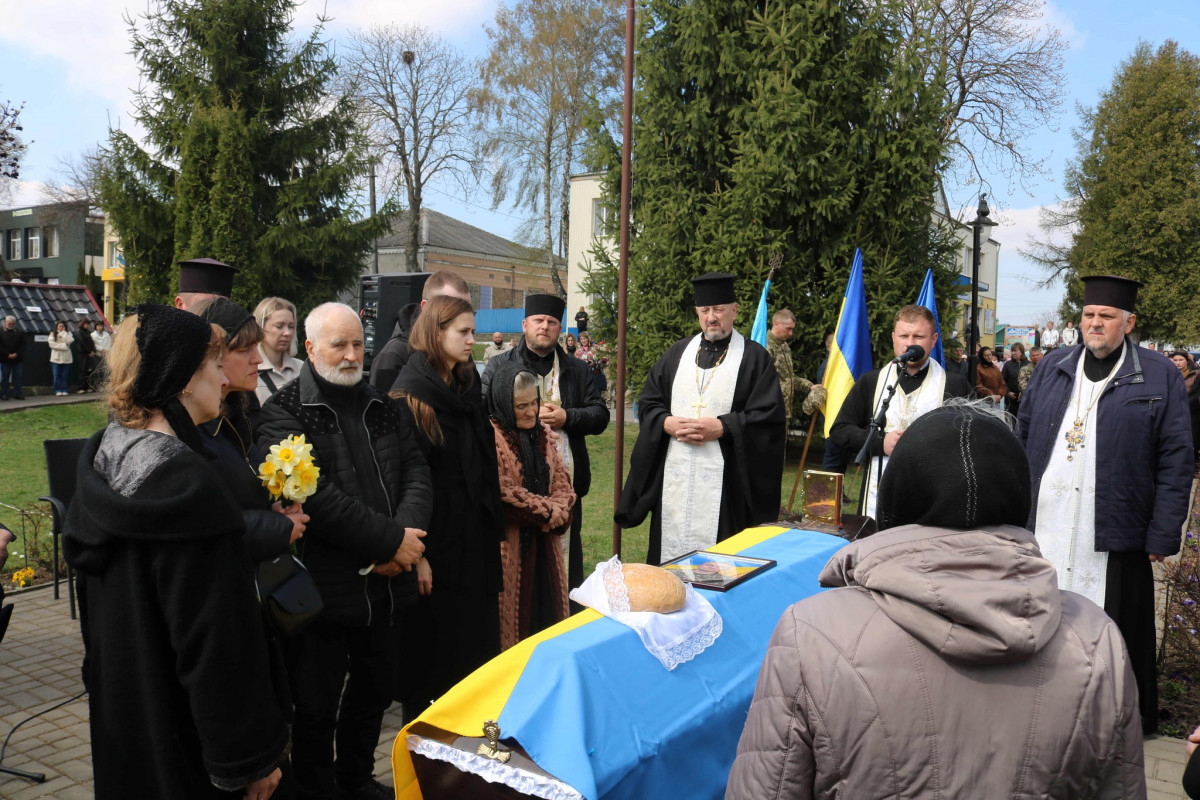 Життя присвятив порятунку інших: на Волині провели в останню дорогу воїна Олександра Батуру