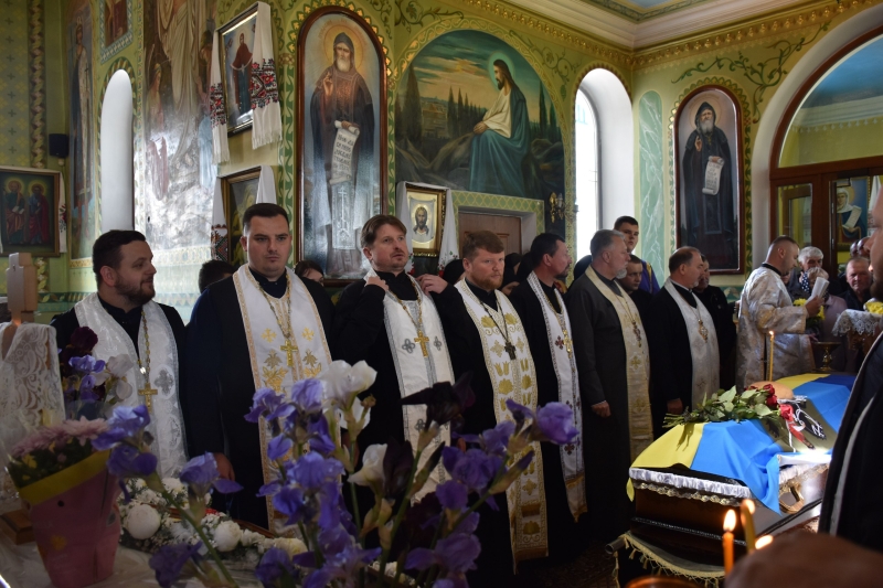 Два роки вважався безвісти зниклим: на Волині попрощалися з Героєм Віктором Шоломом