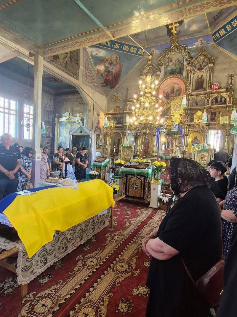 На Волині провели в останню путь воїна Анатолія Кривоша, який з перших днів повномасштабного вторгнення боронив Україну