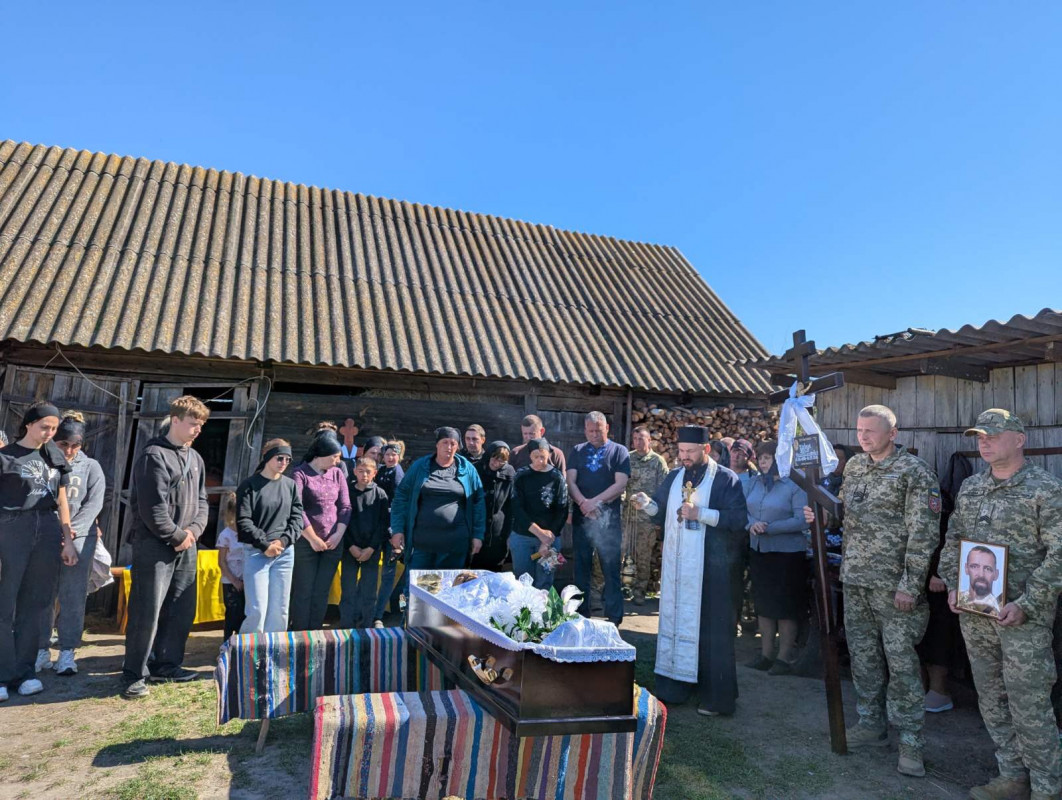 У громаді на Волині попрощалися з військовим Юрієм Шевчуком