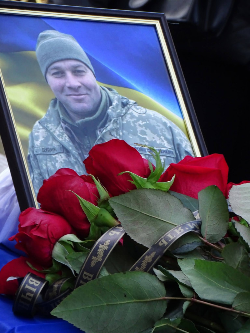 Після довгих місяців невідомості: на Волині провели в останню путь захисника Віталія Дудика