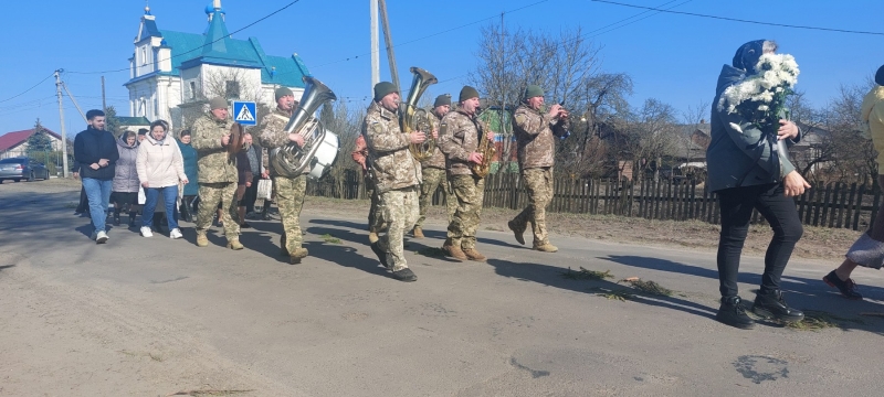 Його бойовий шлях пролягав через найгарячіші точки: на Волині попрощалися з воїном Миколою Ніколайчуком