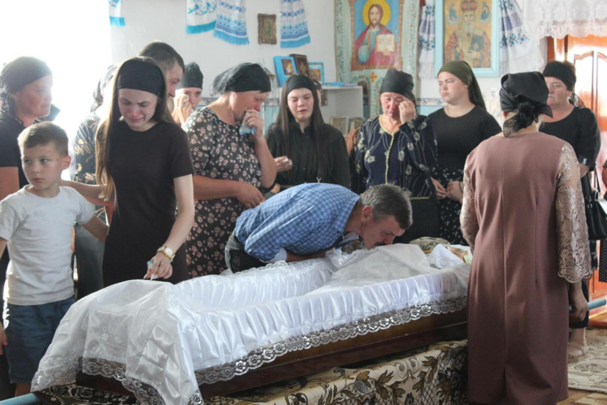 Життя забрала не ворожа куля, а підступна хвороба: на Волині провели в останню путь Віктора Ковальчука