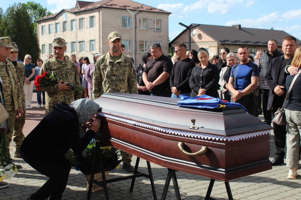 «Врятував побратима ціною власного життя»: на Волині попрощалися з 25-річним Героєм Андрієм Лавренчуком